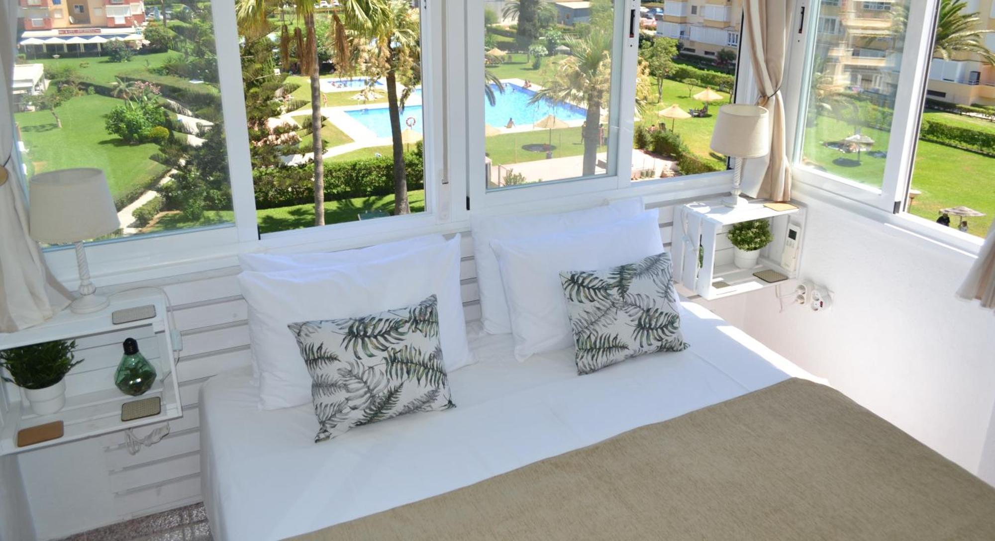 Spacious 1 Bedroom Apartment, Beach Front, Torrox Costa מראה חיצוני תמונה