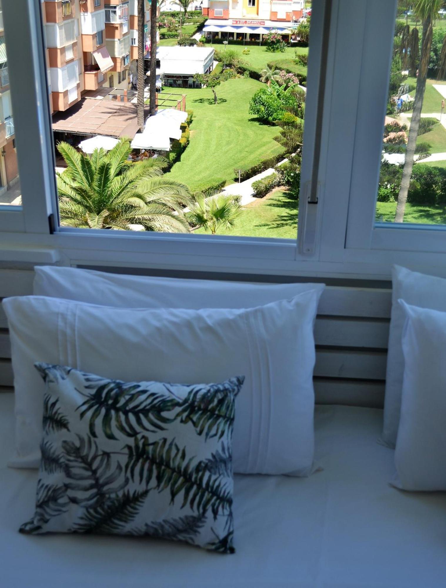 Spacious 1 Bedroom Apartment, Beach Front, Torrox Costa מראה חיצוני תמונה