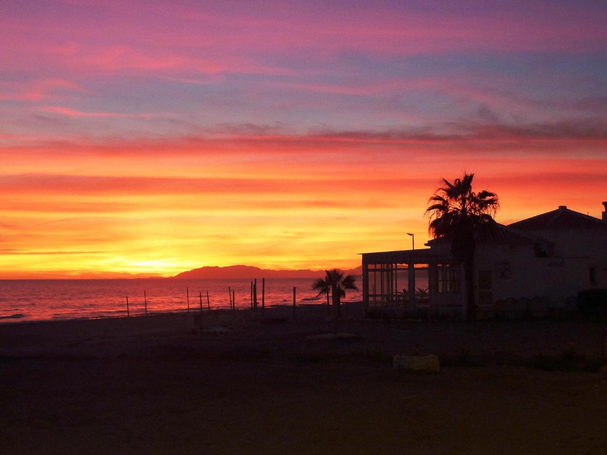 Spacious 1 Bedroom Apartment, Beach Front, Torrox Costa מראה חיצוני תמונה